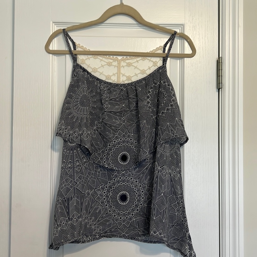 Kirra navy patterned sleeveless top with lace detail on back, size Large, EUC